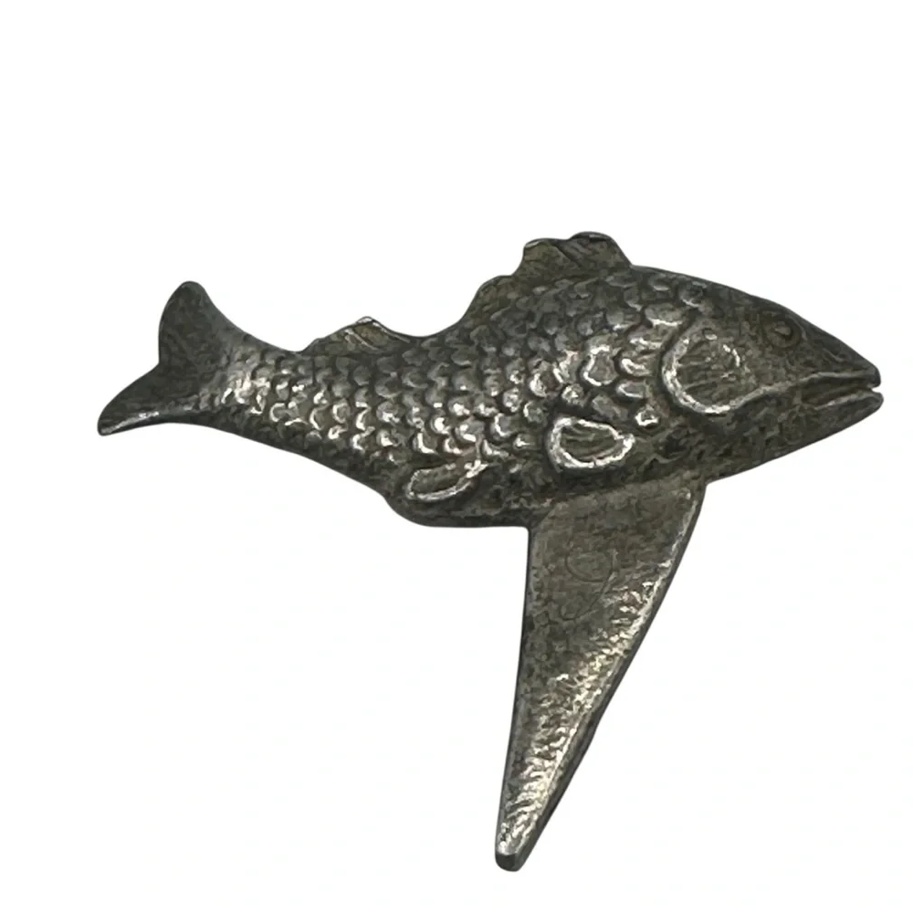 Vintage Metal Fish Birthday Cake Candle Holder – Novelty Cake Topper